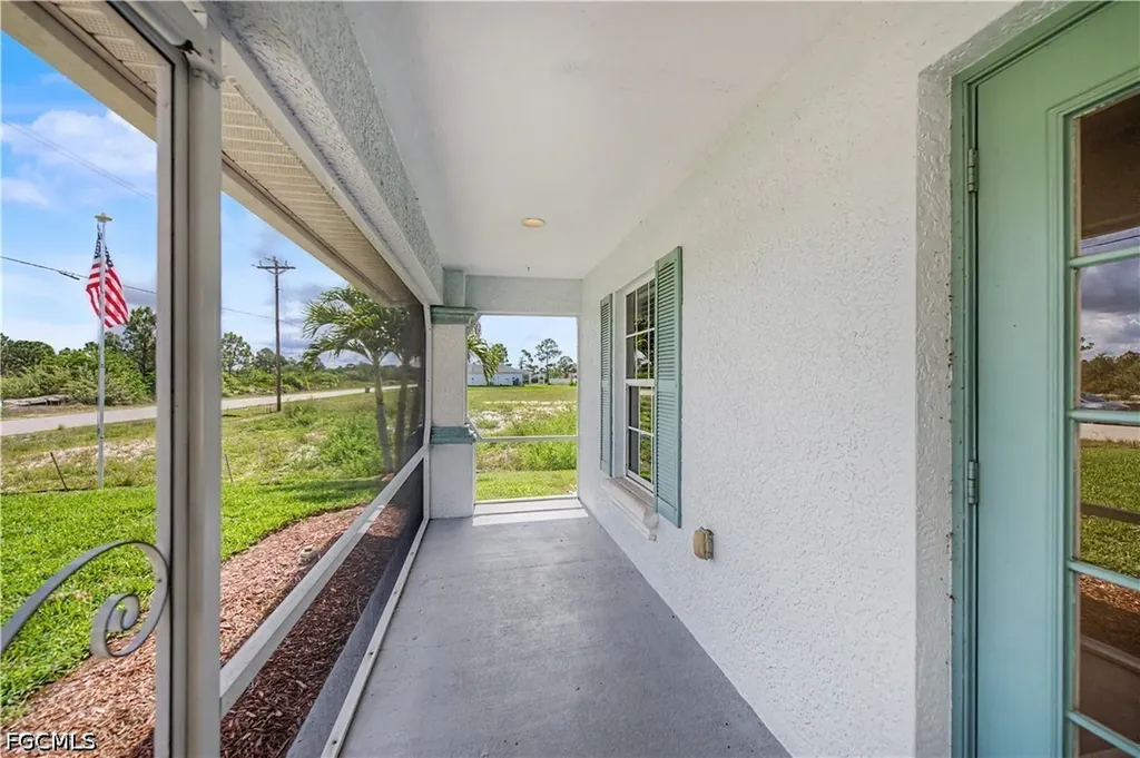 1922 Jacaranda Parkway W Cape Coral FL 33993