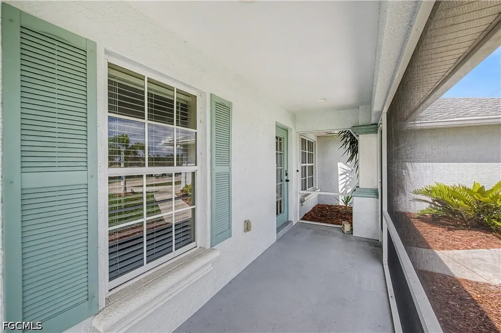 1922 Jacaranda Parkway W Cape Coral FL 33993