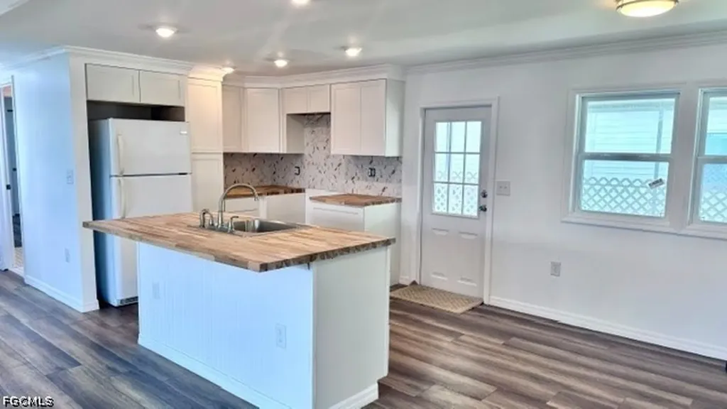 5664 Captain John Smith Loop North Fort Myers FL 33917