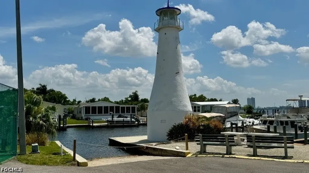 5664 Captain John Smith Loop North Fort Myers FL 33917