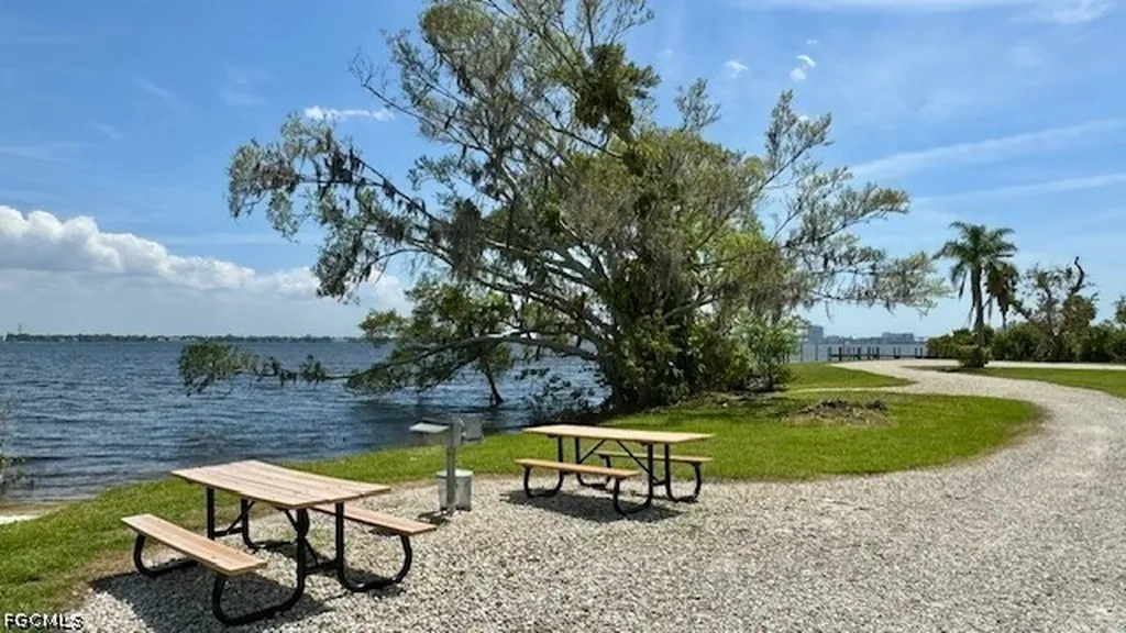 5664 Captain John Smith Loop North Fort Myers FL 33917