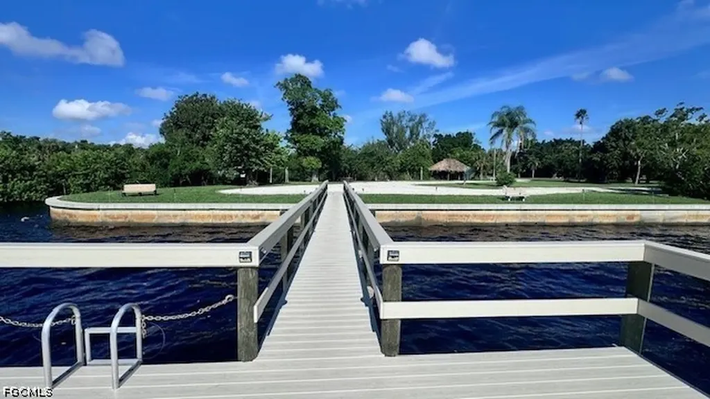 5664 Captain John Smith Loop North Fort Myers FL 33917