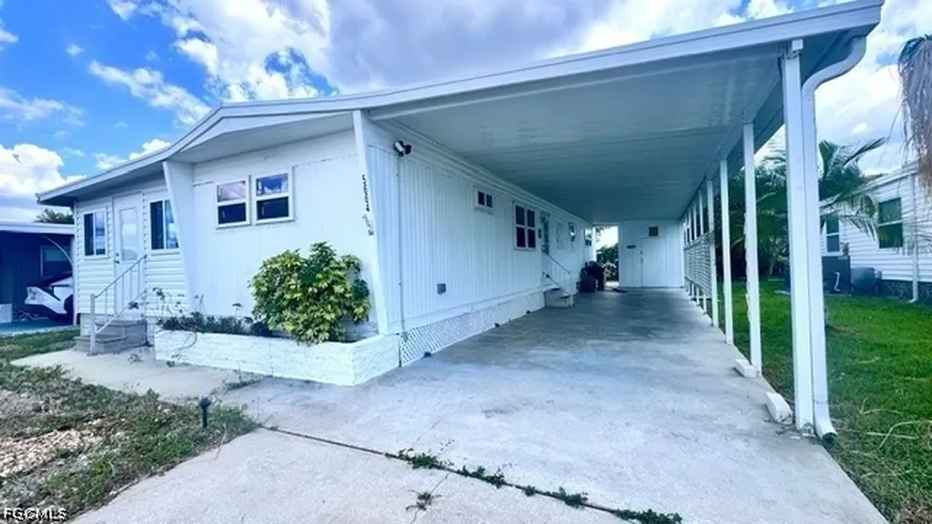 5664 Captain John Smith Loop North Fort Myers FL 33917