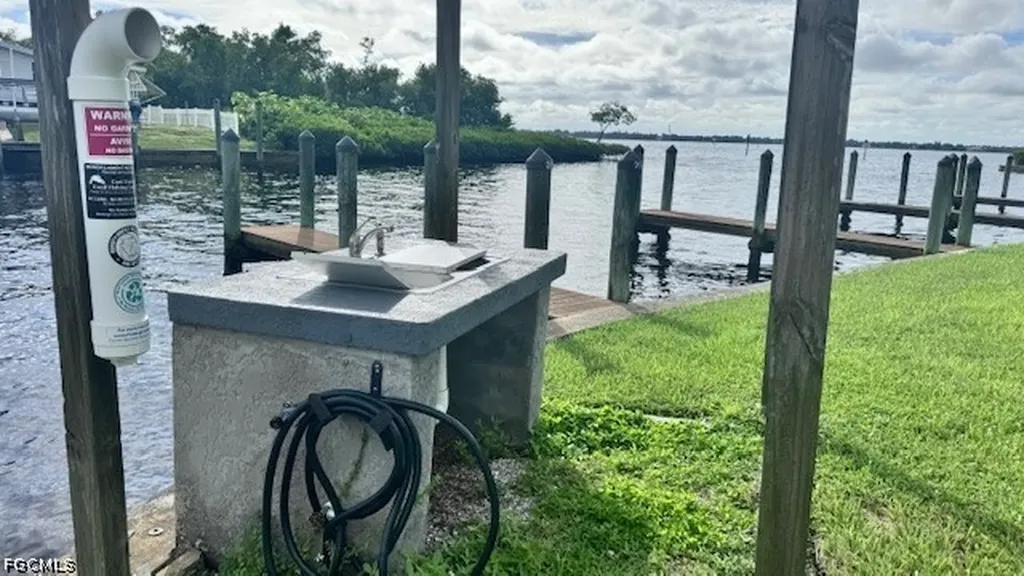 5664 Captain John Smith Loop North Fort Myers FL 33917