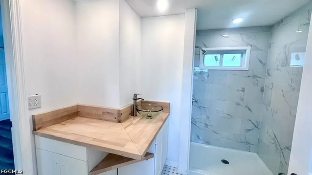 5664 Captain John Smith Loop North Fort Myers FL 33917