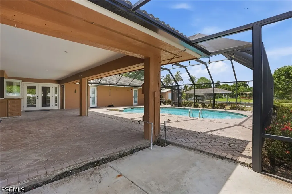 1860 Marina Circle North Fort Myers FL 33903