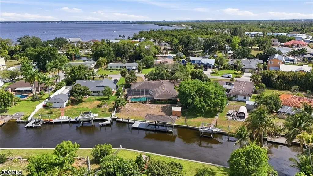 1860 Marina Circle North Fort Myers FL 33903
