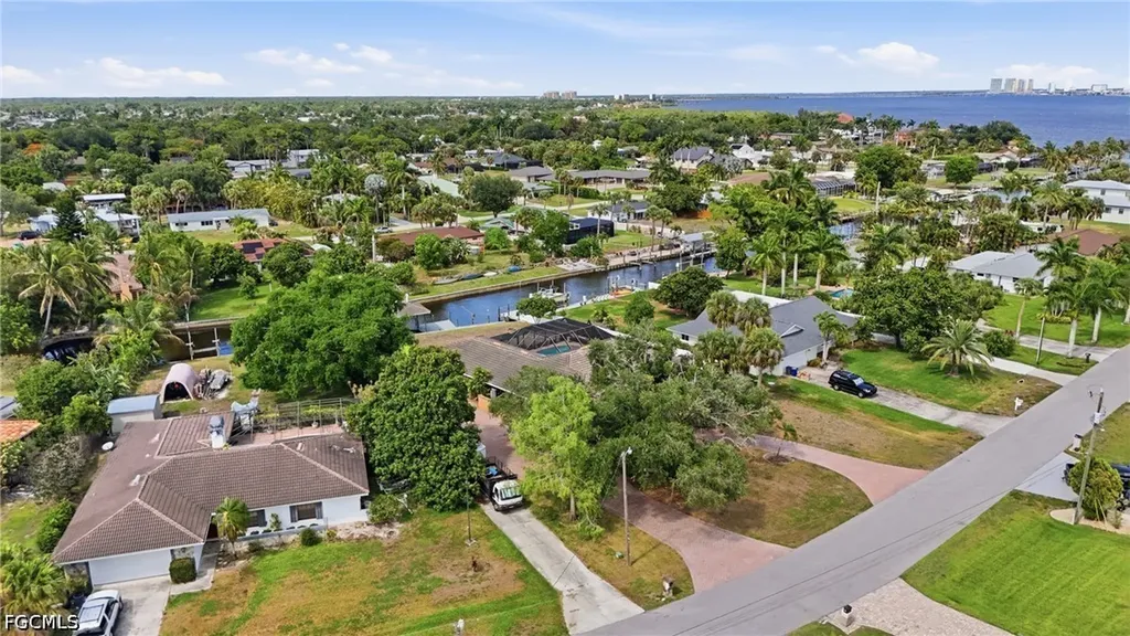 1860 Marina Circle North Fort Myers FL 33903