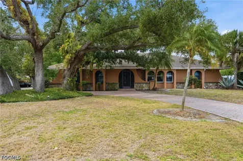 1860 Marina Circle North Fort Myers FL 33903