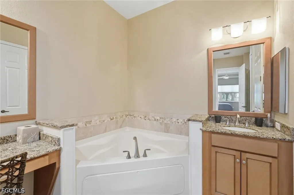 178 Shadroe Cove Circle Cape Coral FL 33991