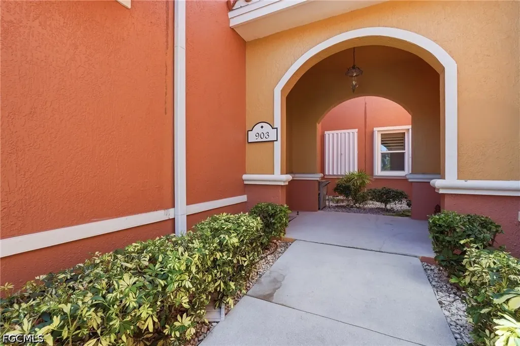 178 Shadroe Cove Circle Cape Coral FL 33991