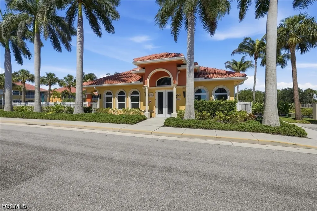 178 Shadroe Cove Circle Cape Coral FL 33991