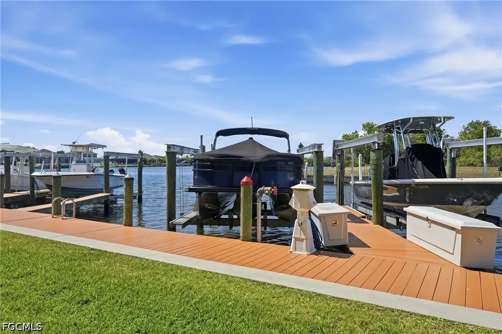 178 Shadroe Cove Circle Cape Coral FL 33991