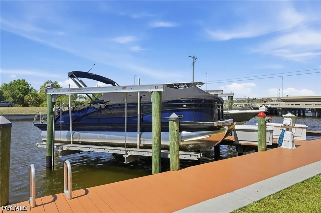 178 Shadroe Cove Circle Cape Coral FL 33991