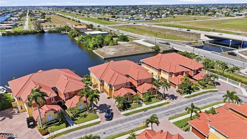 178 Shadroe Cove Circle Cape Coral FL 33991