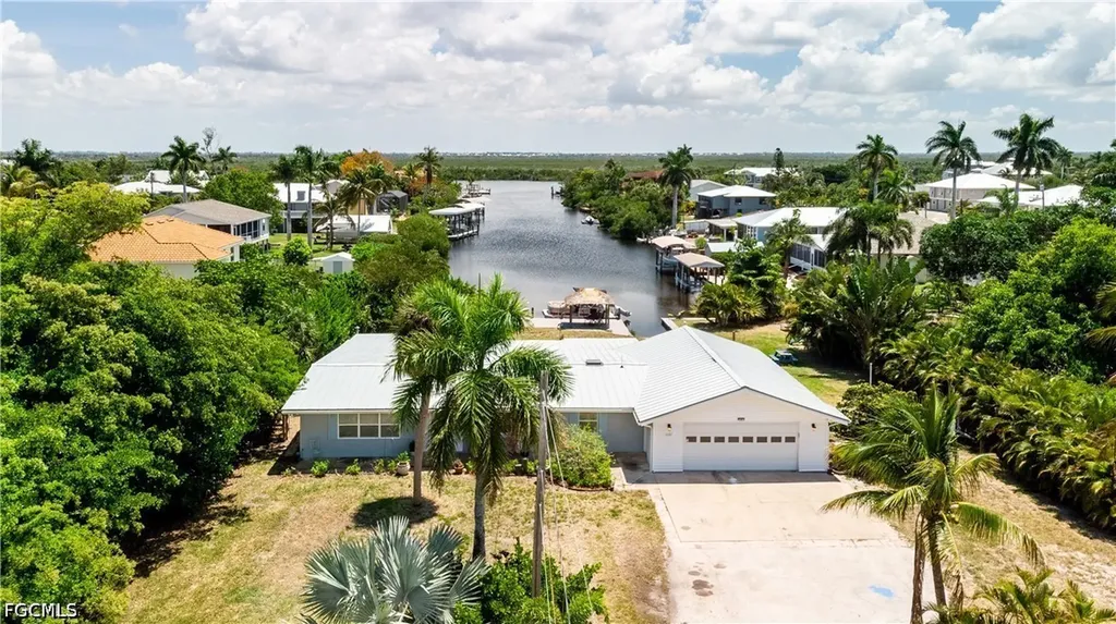 Bokeelia FL, 5387 Marina Drive