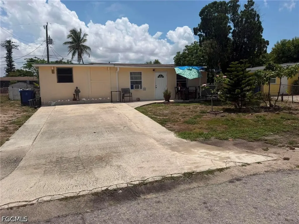 2204 Coronet Street Fort Myers FL 33907