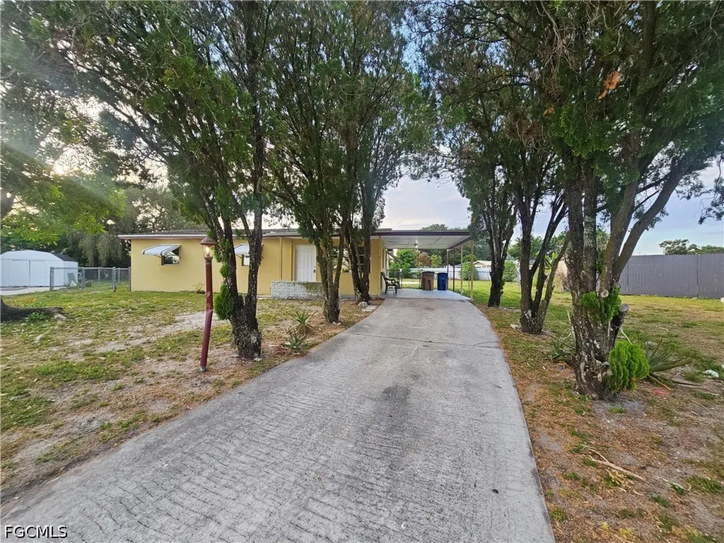 423 Morgan Circle S Lehigh Acres FL 33936