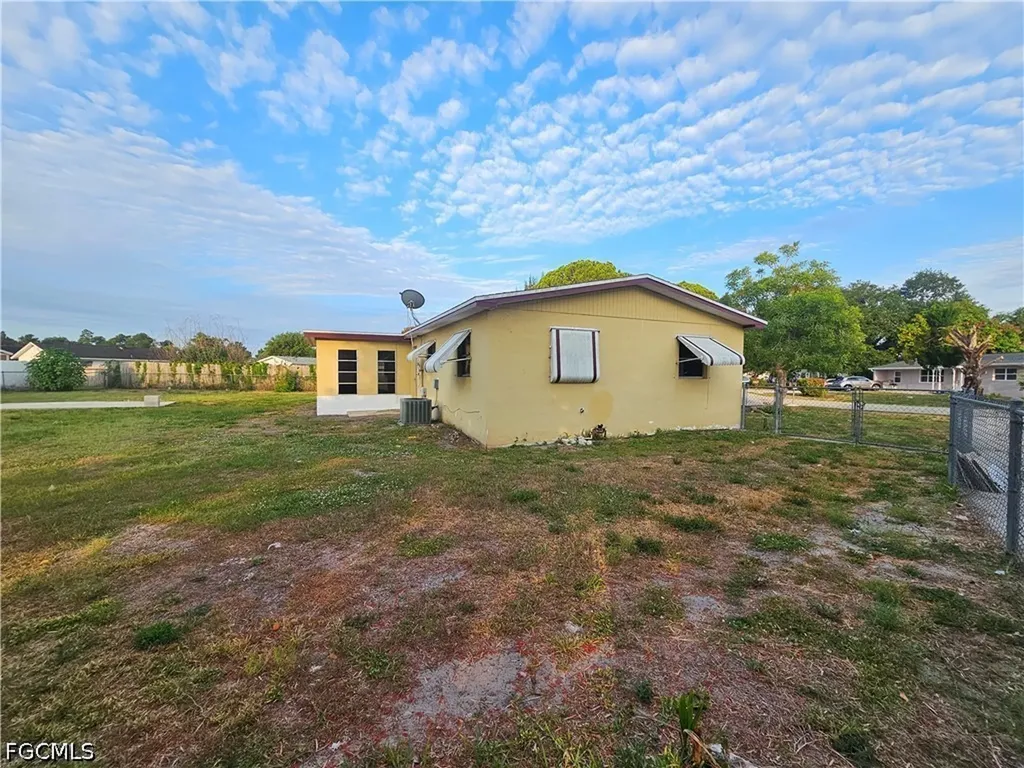 423 Morgan Circle S Lehigh Acres FL 33936
