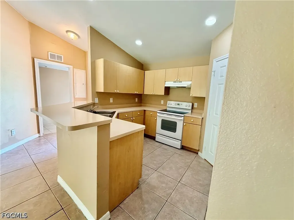 635 Hawthorne Avenue S Lehigh Acres FL 33974