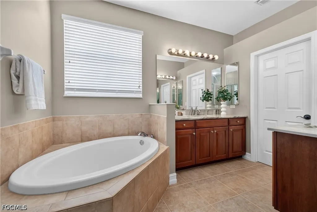 12587 Stone Tower Loop Fort Myers FL 33913