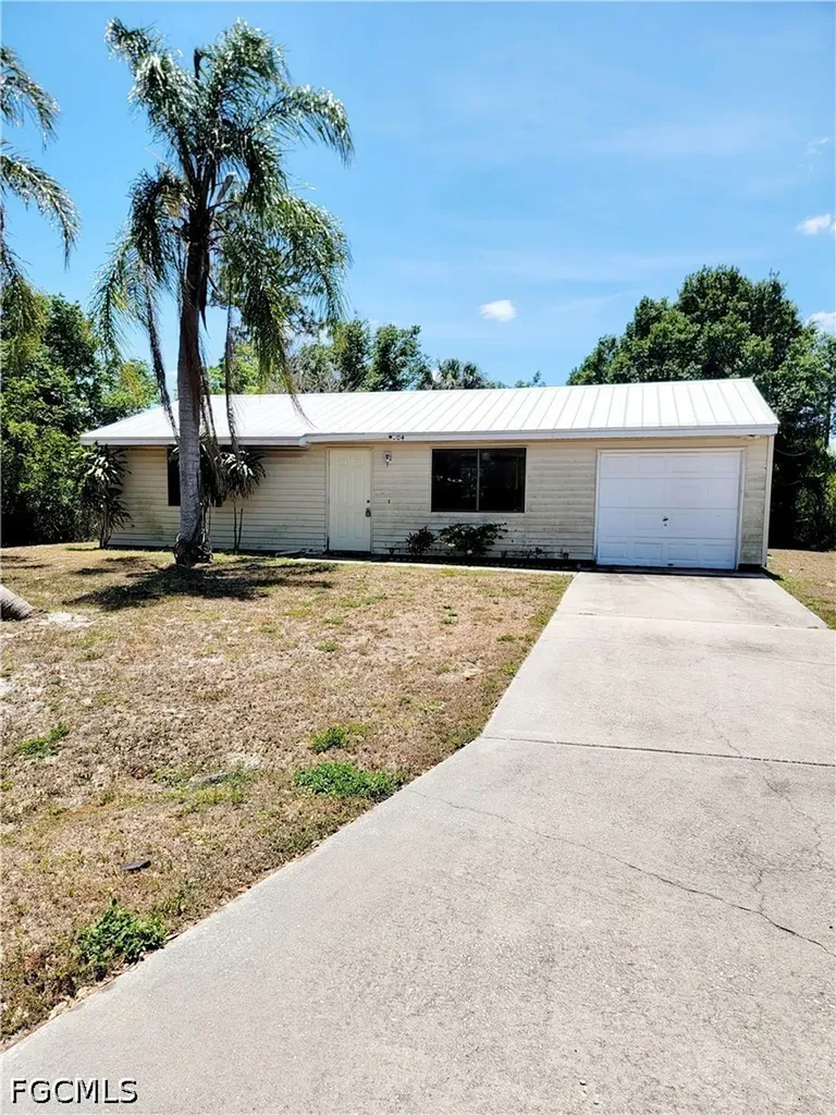 704 W Cleveland Lane Lehigh Acres FL 33936