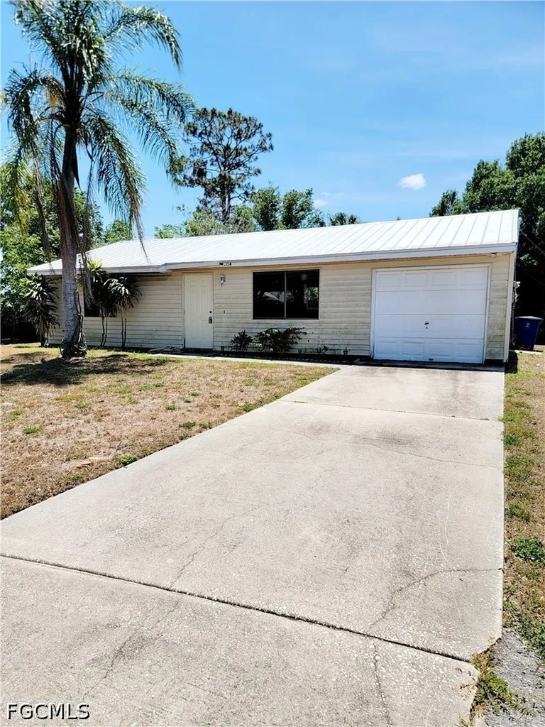 704 W Cleveland Lane Lehigh Acres FL 33936