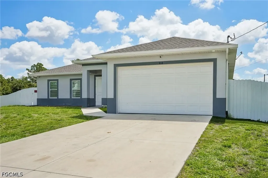 910 Richmond Avenue N Lehigh Acres FL 33972