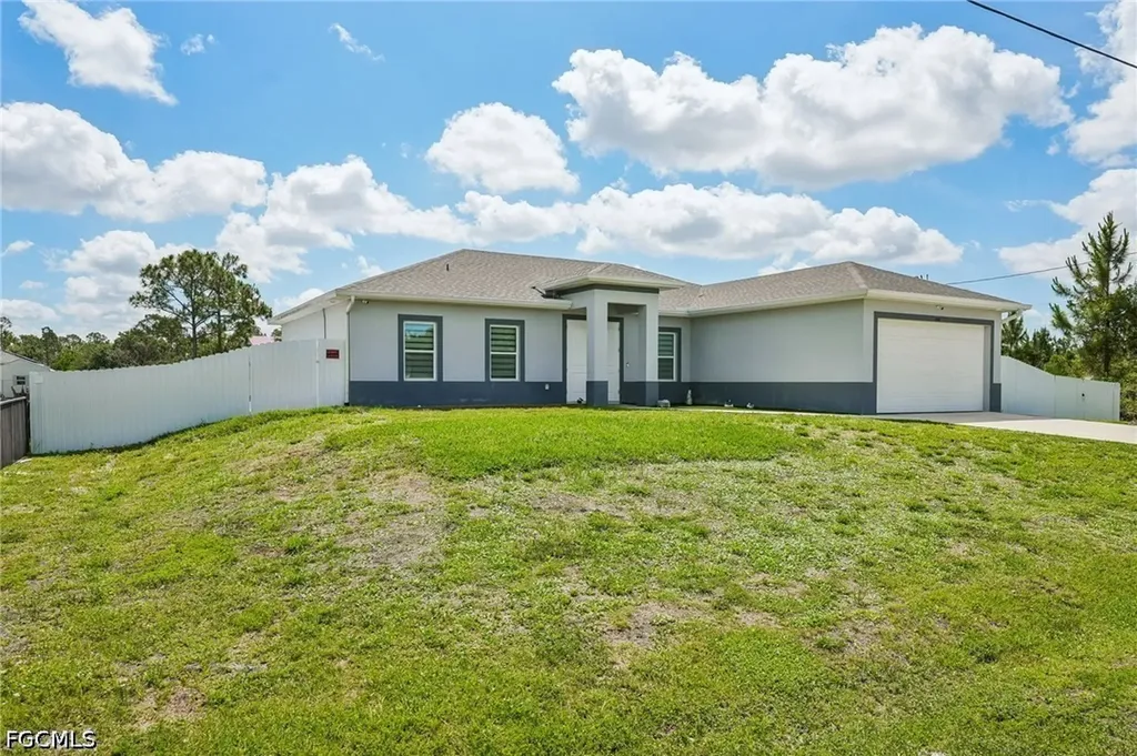 910 Richmond Avenue N Lehigh Acres FL 33972