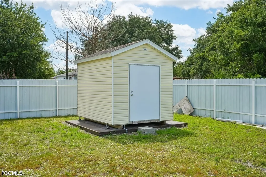 910 Richmond Avenue N Lehigh Acres FL 33972