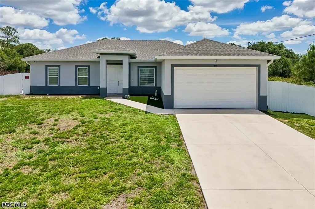910 Richmond Avenue N Lehigh Acres FL 33972