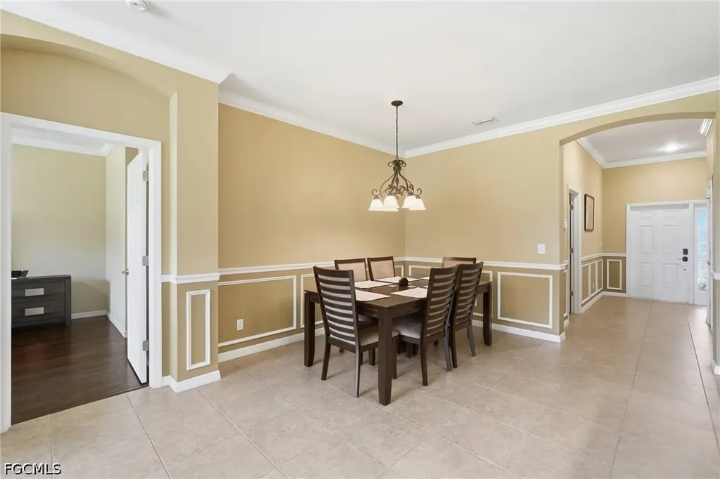 2506 Blackburn Circle Cape Coral FL 33991