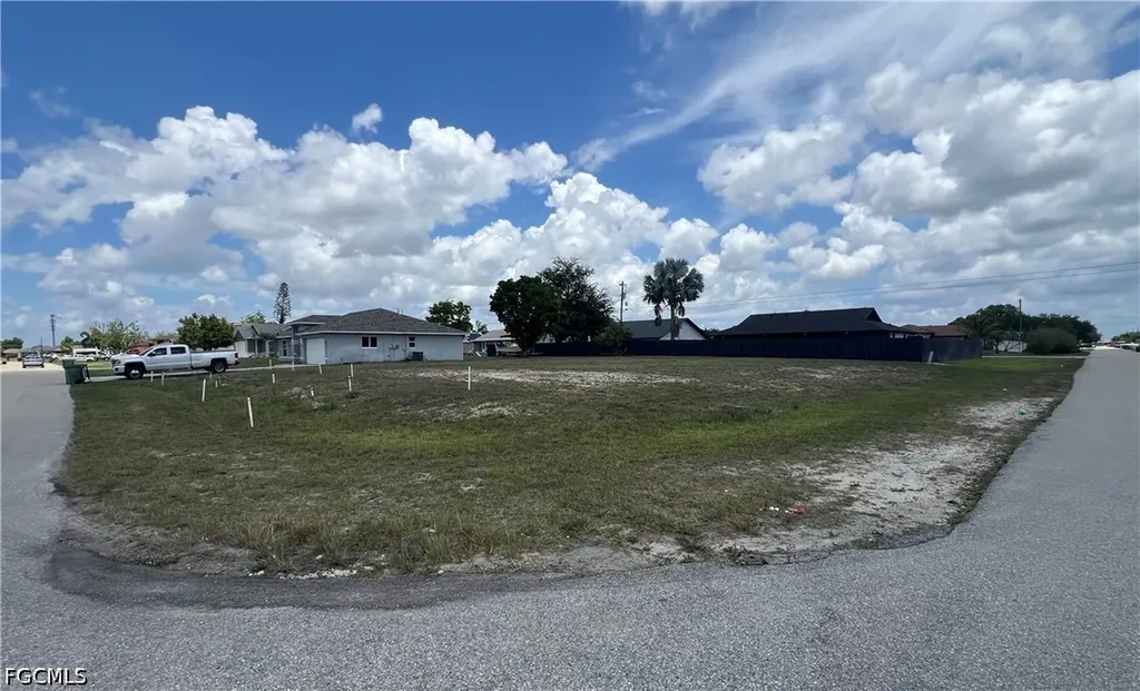 19 NE 9th Place Cape Coral FL 33909