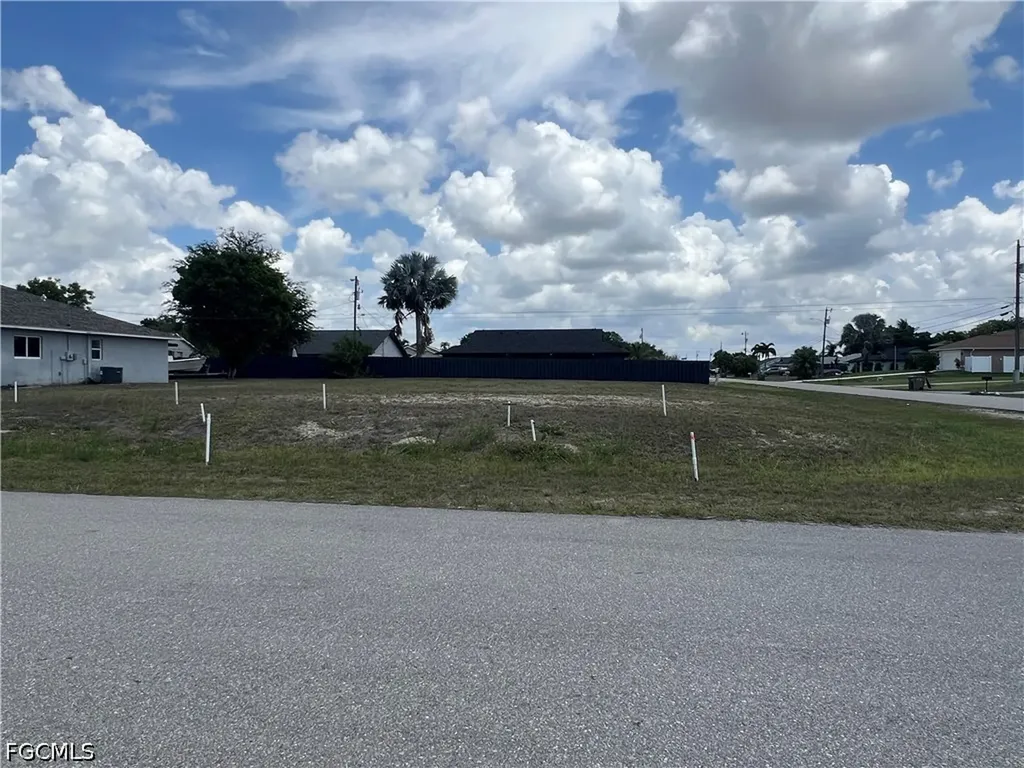 19 NE 9th Place Cape Coral FL 33909