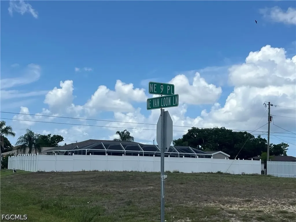 19 NE 9th Place Cape Coral FL 33909
