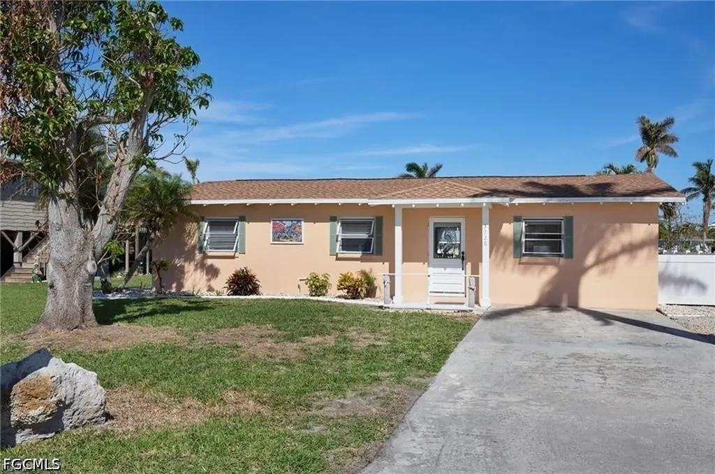 ST. James City FL, 3728 Emerald Avenue