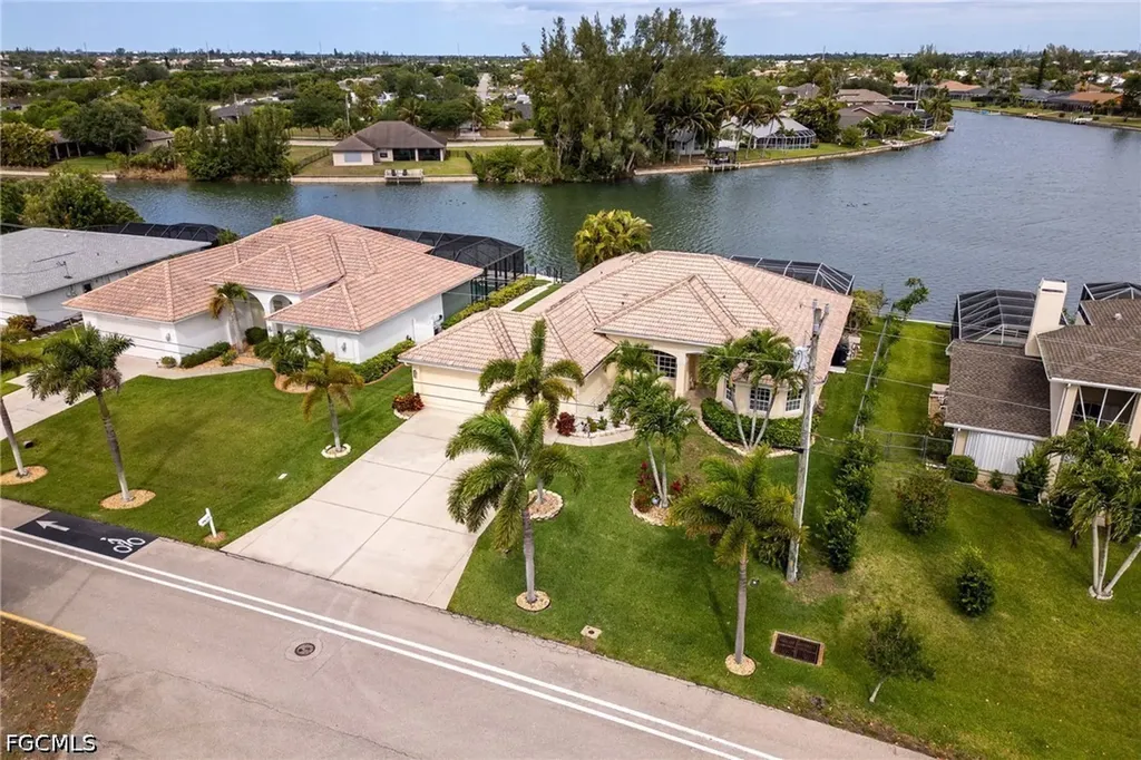 2506 Retunda Parkway W Cape Coral FL 33904