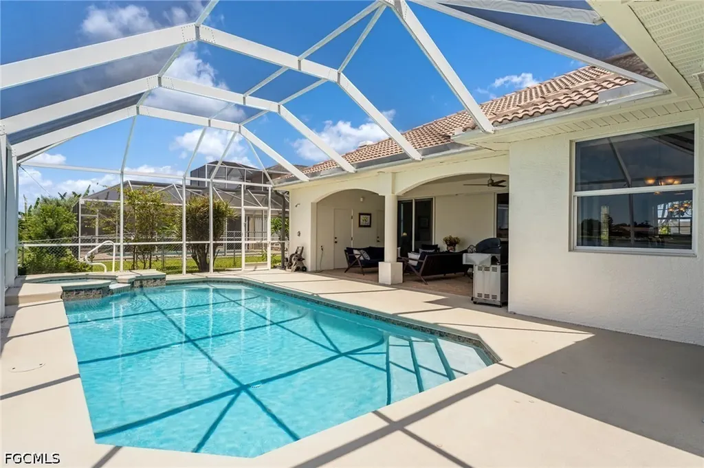 2506 Retunda Parkway W Cape Coral FL 33904