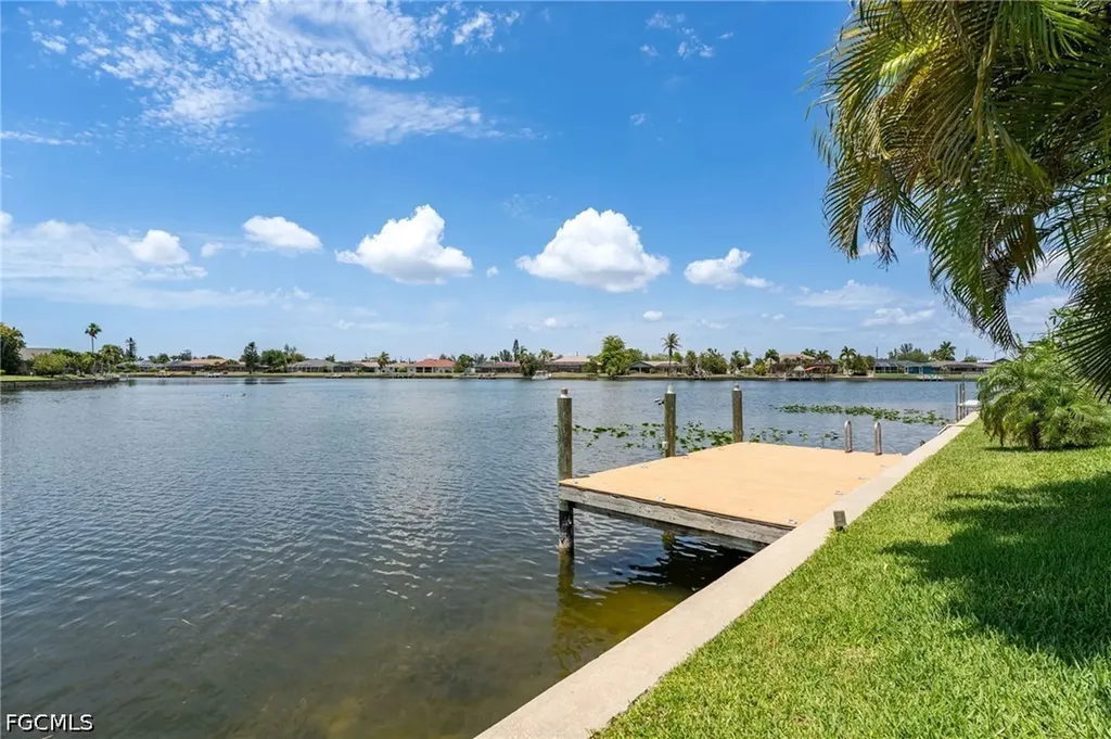 2506 Retunda Parkway W Cape Coral FL 33904