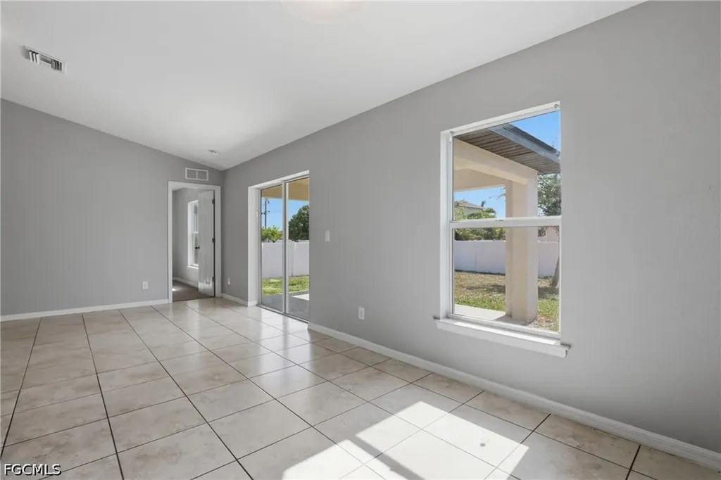 2812 NE 2nd Place Cape Coral FL 33909