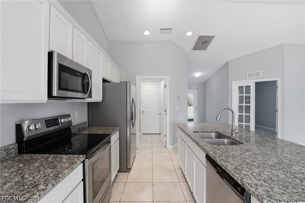 2812 NE 2nd Place Cape Coral FL 33909