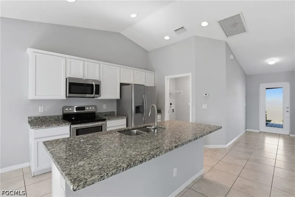 2812 NE 2nd Place Cape Coral FL 33909