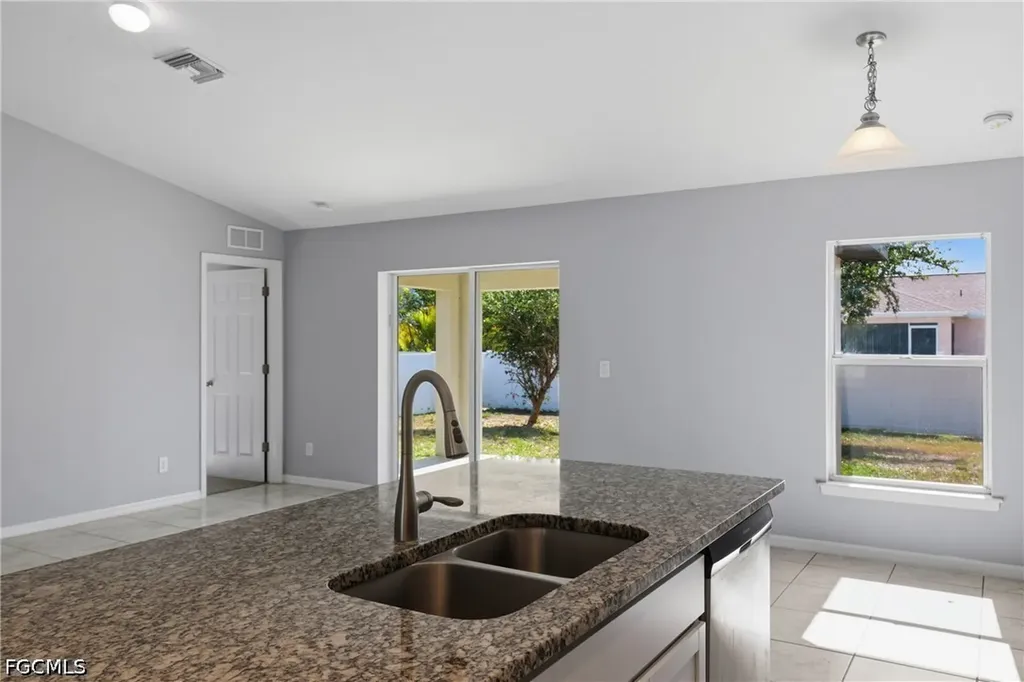 2812 NE 2nd Place Cape Coral FL 33909