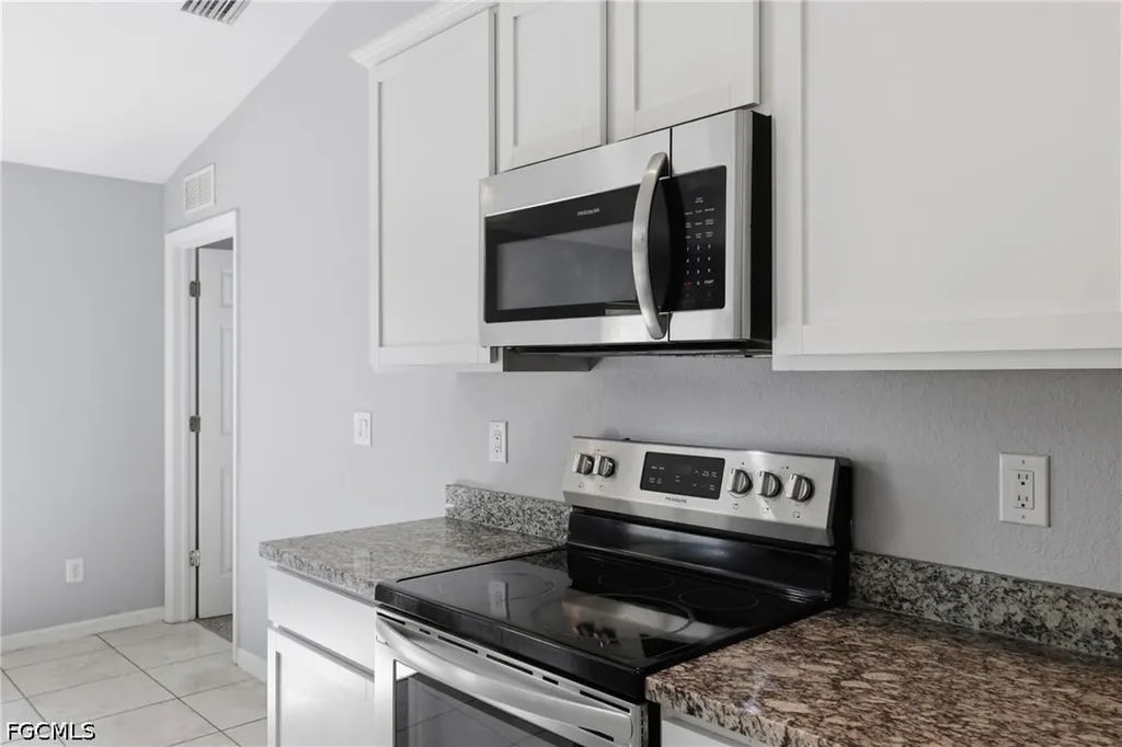 2812 NE 2nd Place Cape Coral FL 33909