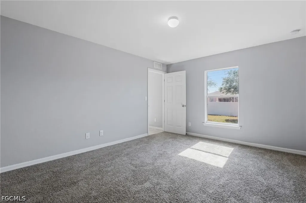 2812 NE 2nd Place Cape Coral FL 33909