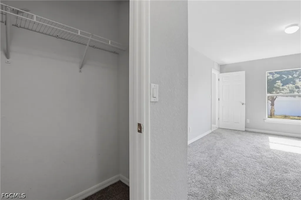 2812 NE 2nd Place Cape Coral FL 33909