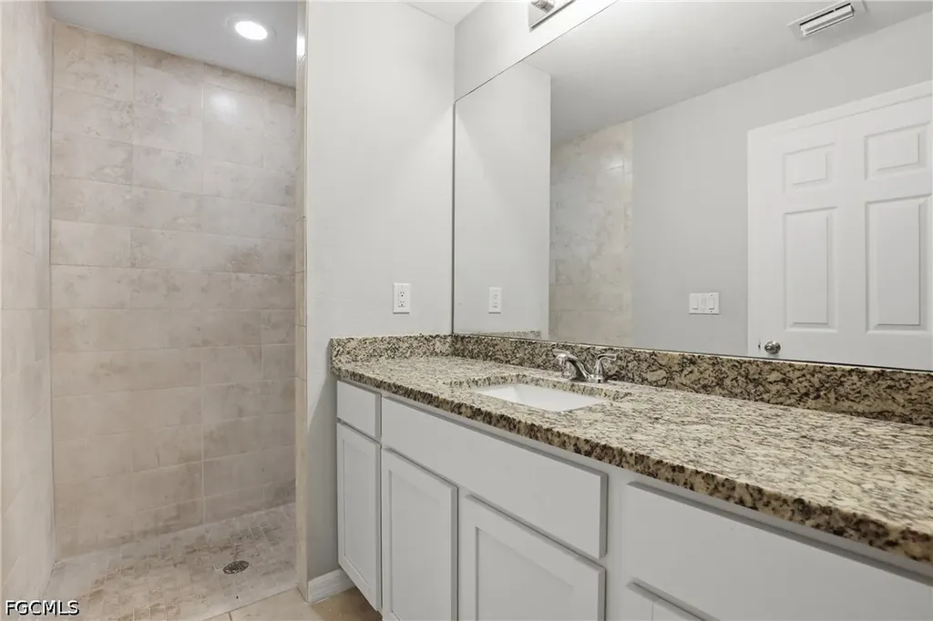 2812 NE 2nd Place Cape Coral FL 33909