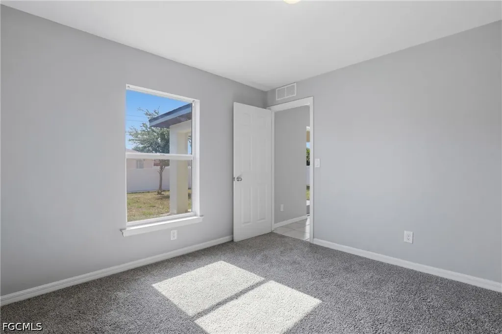 2812 NE 2nd Place Cape Coral FL 33909