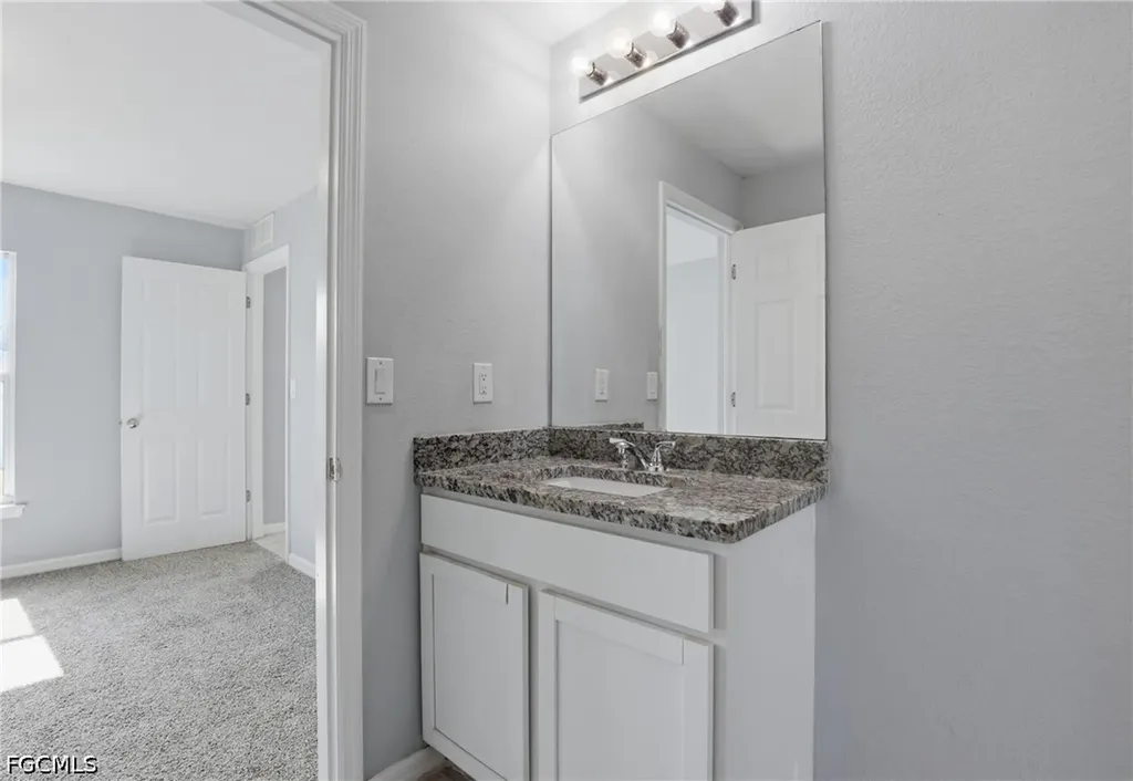 2812 NE 2nd Place Cape Coral FL 33909