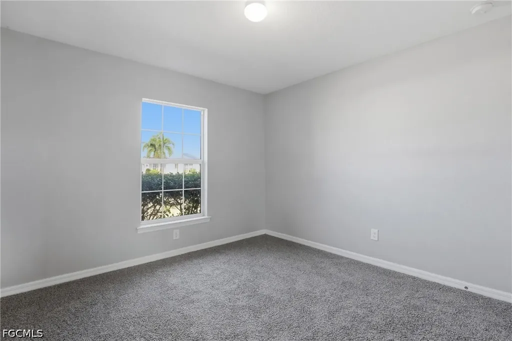 2812 NE 2nd Place Cape Coral FL 33909